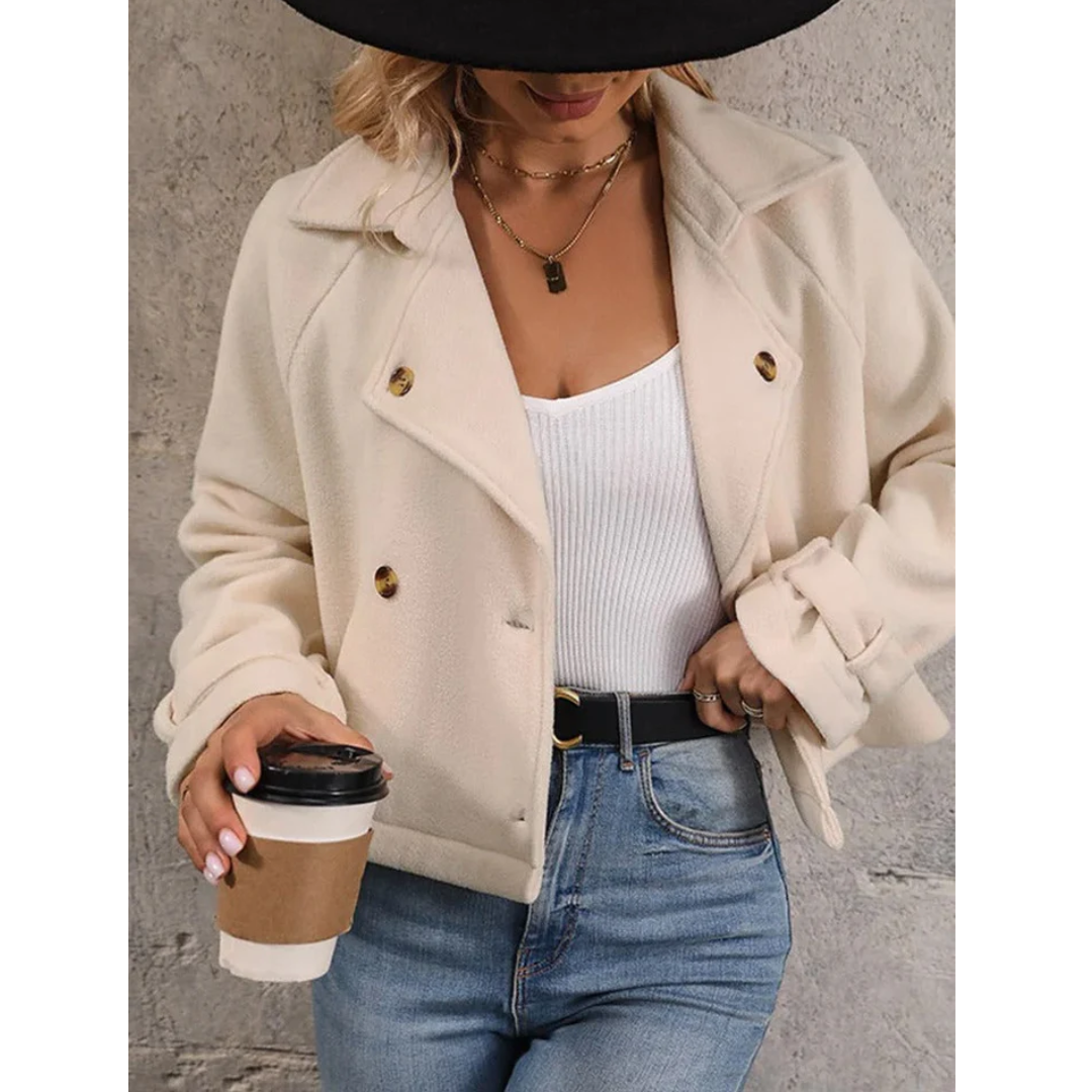 Stilvolle Damen Kurzjacke mit klassischem Reverskragen, schicke Passform, vielseitig kombinierbar, perfekt für jeden Anlass.