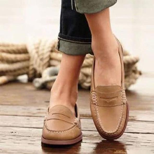 "Stilvolle Damen-Loafer aus hochwertigem Material, flach und bequem, in elegantem minimalistischen Design für zeitlose Elegan