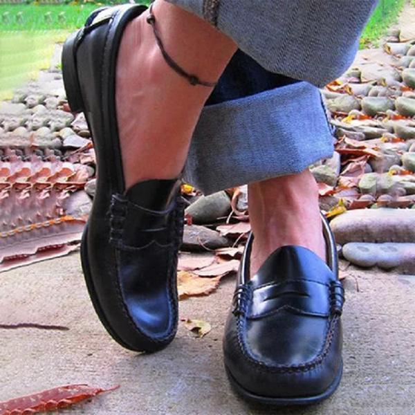"Stilvolle Damen-Loafer aus hochwertigem Material, flach und bequem, in elegantem minimalistischen Design für zeitlose Elegan