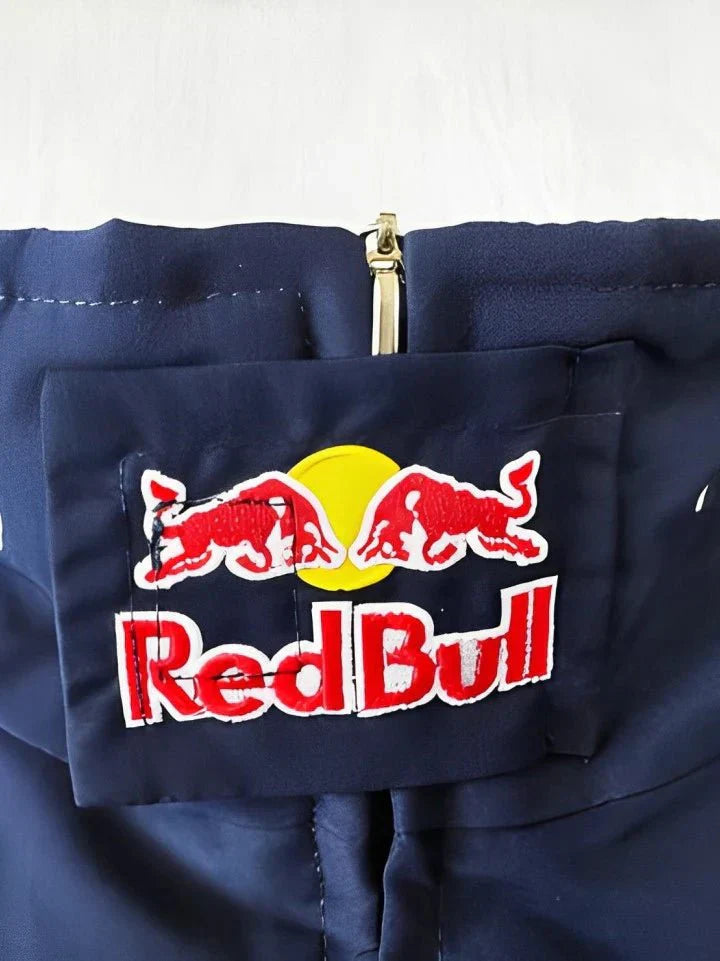 "Stilvolle Damenjacke in elegantem Design, sportlicher Look mit einzigartigen Details und hochwertigem Material."