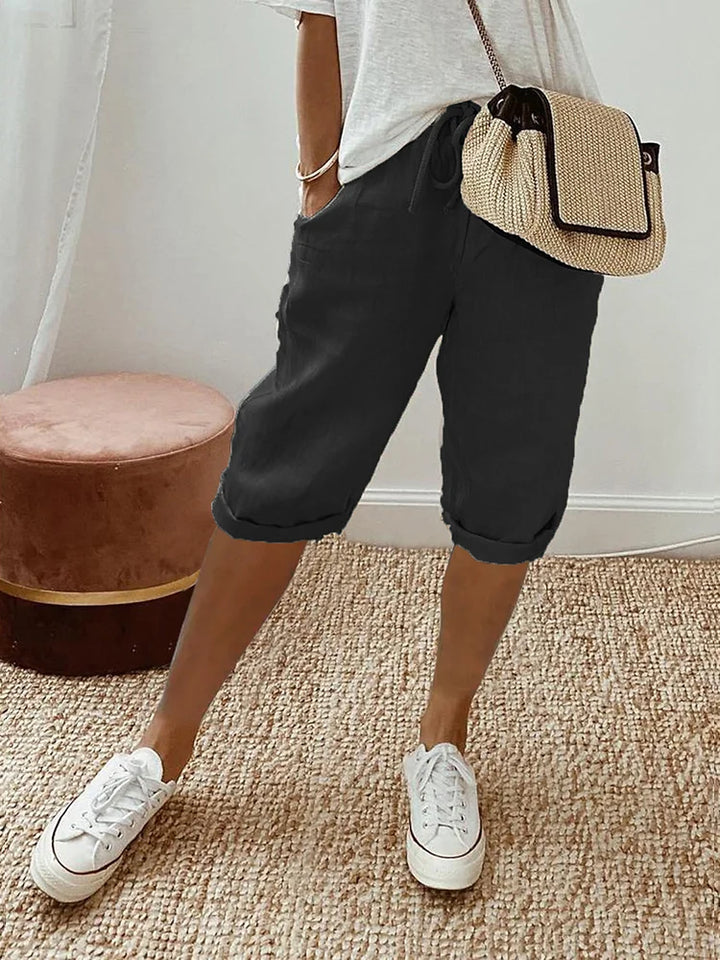 "Stilvolle Damenshorts mit Kordelzug, atmungsaktivem Material und Taschen, ideal für sommerlichen Komfort und vielseitigen St