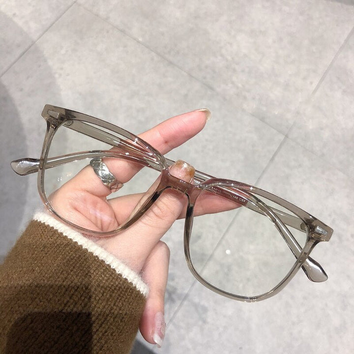 "Stilvolle Dioptrienbrille mit Blaulichtfilter, modern und zeitlos, leichtes Kunststoffgestell, ideal für Bildschirme"