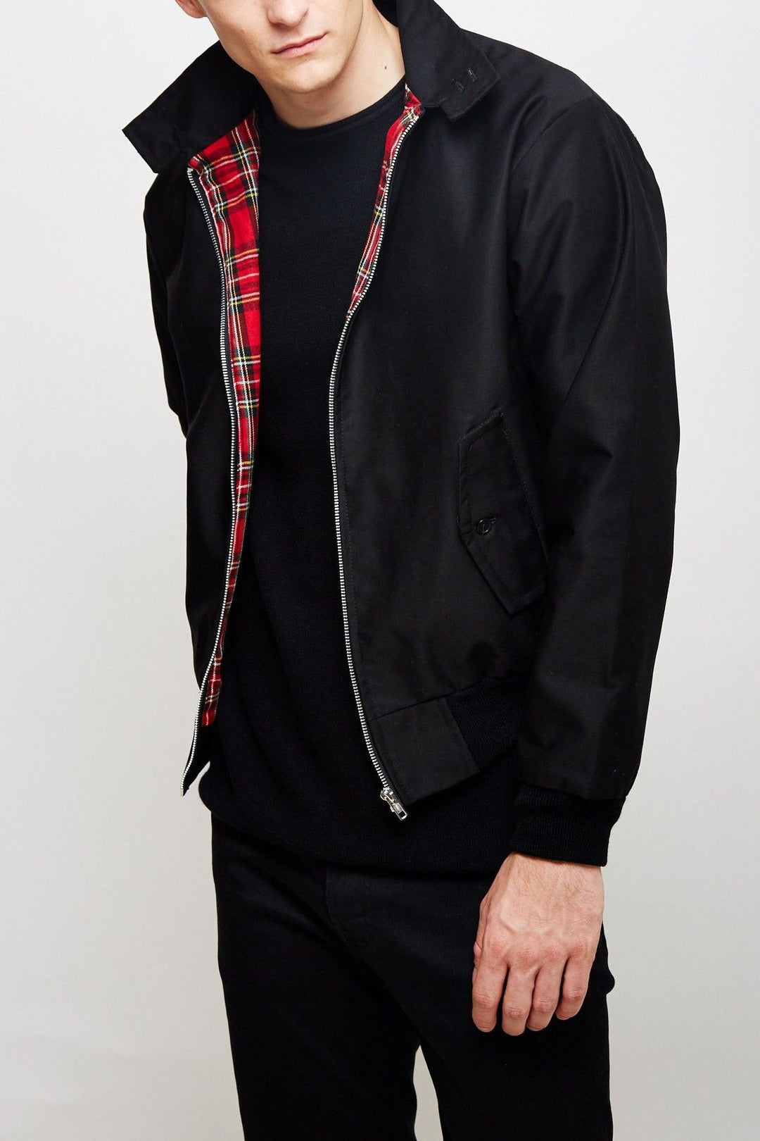 "Stilvolle Harrington-Jacke für Herren in klassischem Design, mit Stehkragen, gerippten Bündchen und praktischen Taschen."