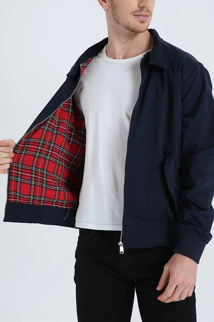 "Stilvolle Harrington-Jacke für Herren in klassischem Design, mit Stehkragen, gerippten Bündchen und praktischen Taschen."