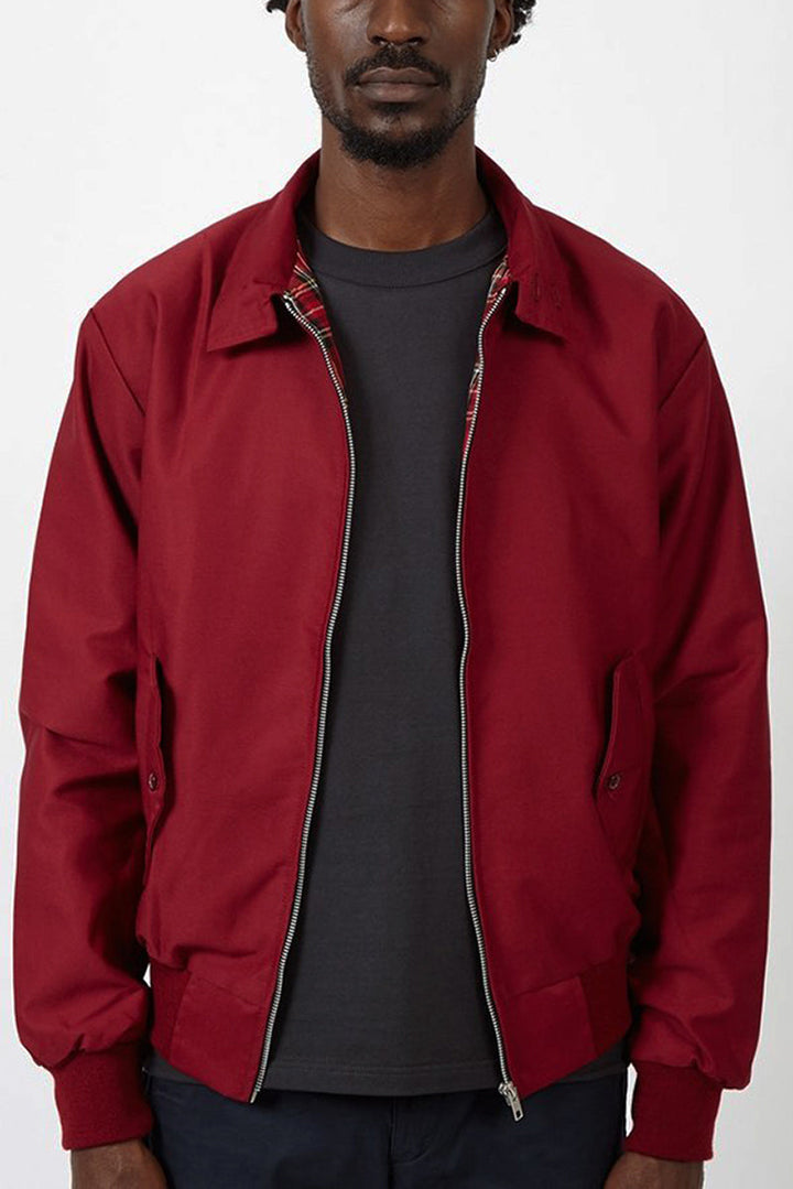 "Stilvolle Harrington-Jacke für Herren in klassischem Design, mit Stehkragen, gerippten Bündchen und praktischen Taschen."