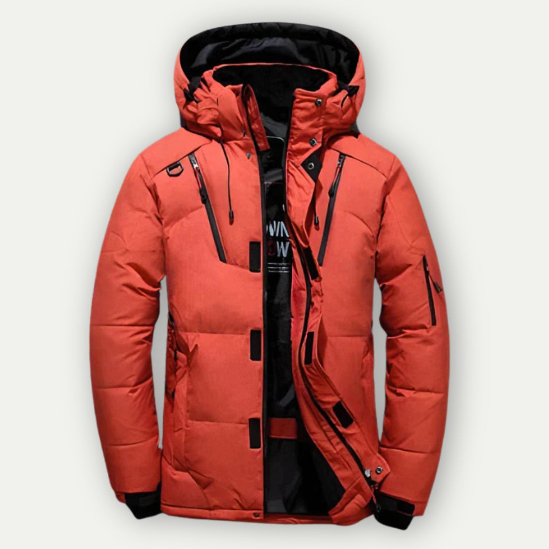 Stilvolle Herren Daunenjacke, farbenfroh in Blau, Grau, Grün, mit eleganter Silhouette und funktionaler Isolierung.
