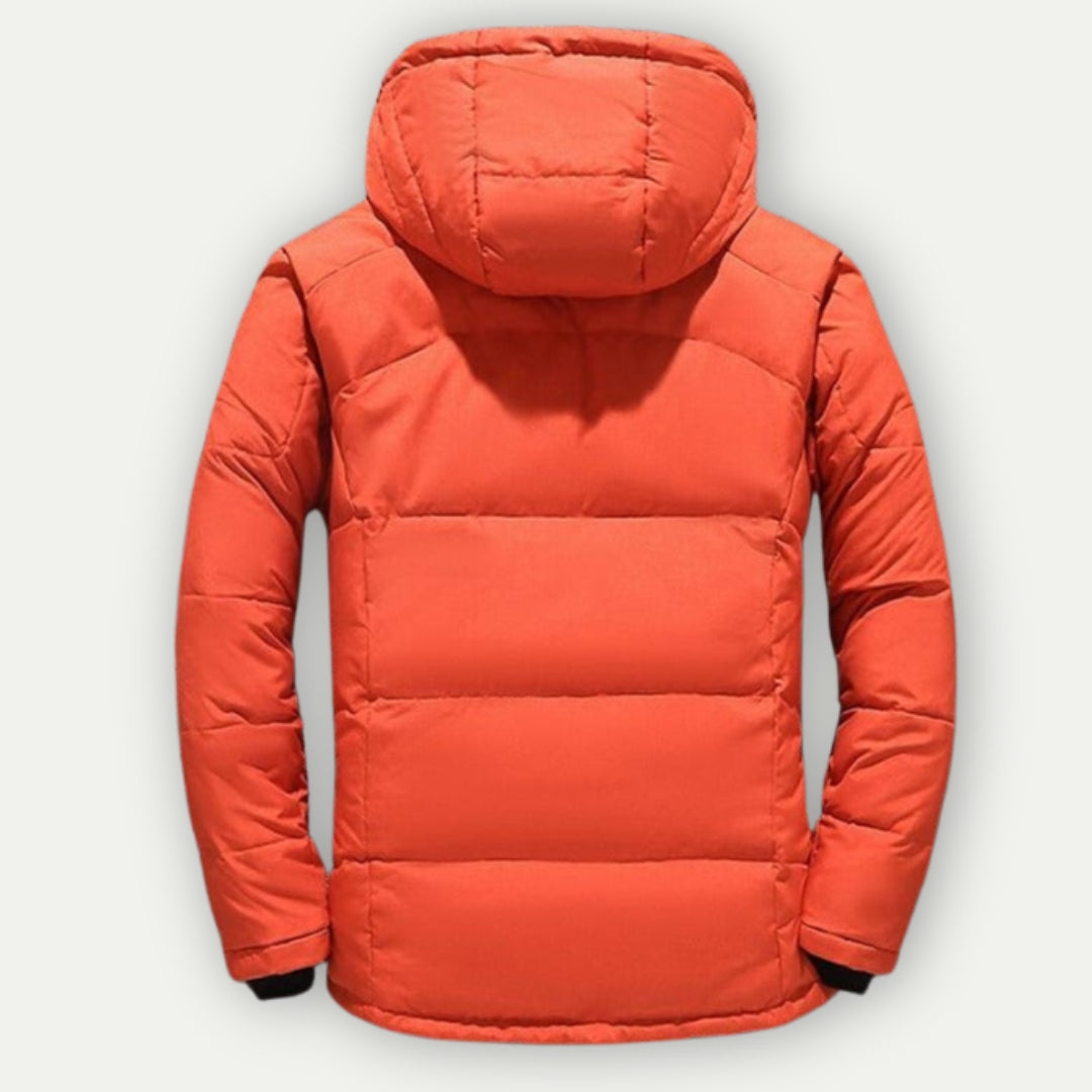 Stilvolle Herren Daunenjacke, farbenfroh in Blau, Grau, Grün, mit eleganter Silhouette und funktionaler Isolierung.