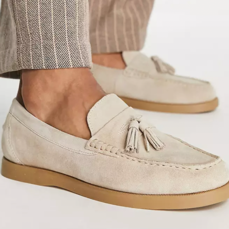 Stilvolle Herren Loafer, elegant und bequem, hochwertige Materialien, dunkler Lederton, ideal fürs Büro und Freizeit.