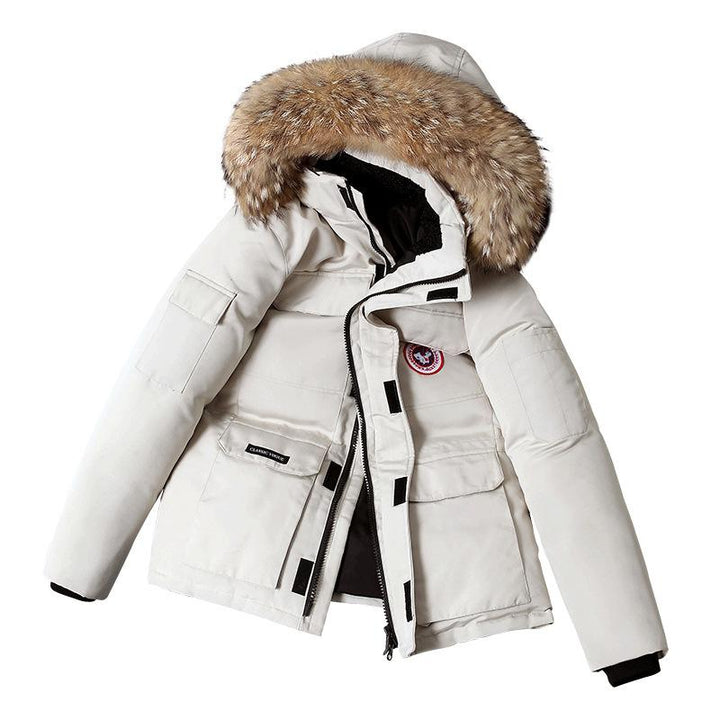 "Stilvolle Herren Parka-Jacke mit Daunenfüllung, mittellang, in Dunkelblau für kalte Tage, wärmeisolierend und winddicht."