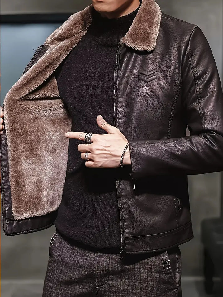 Stilvolle, warme Herren Lederjacke in Schwarz mit robustem Design, perfekt für Herbst und Winter. Elegante, zeitlose Optik.