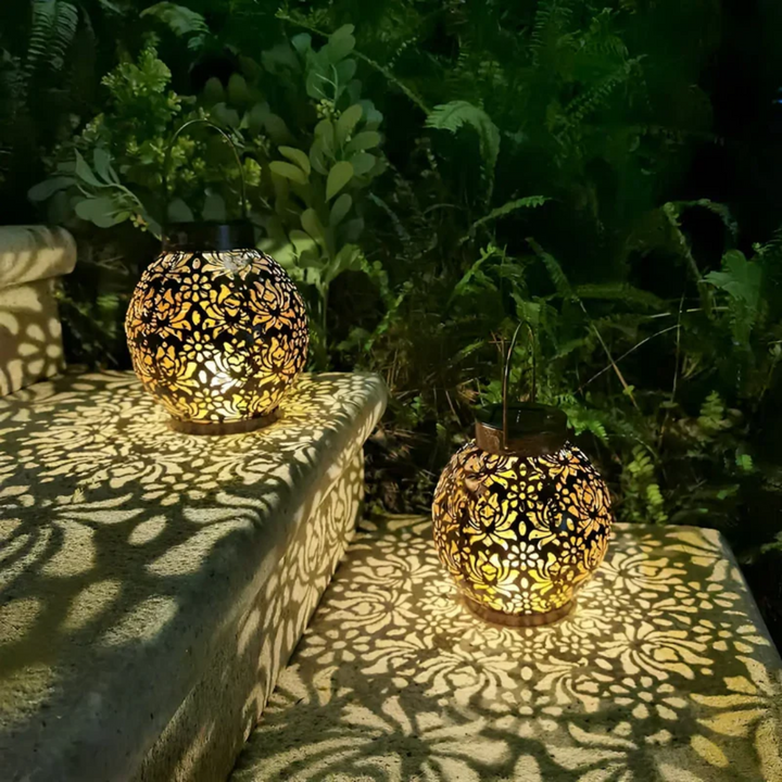 "Stilvolle, wetterfeste LED Solar-Hängeleuchte für den Garten, erzeugt faszinierende Lichtmuster, umweltfreundlich."