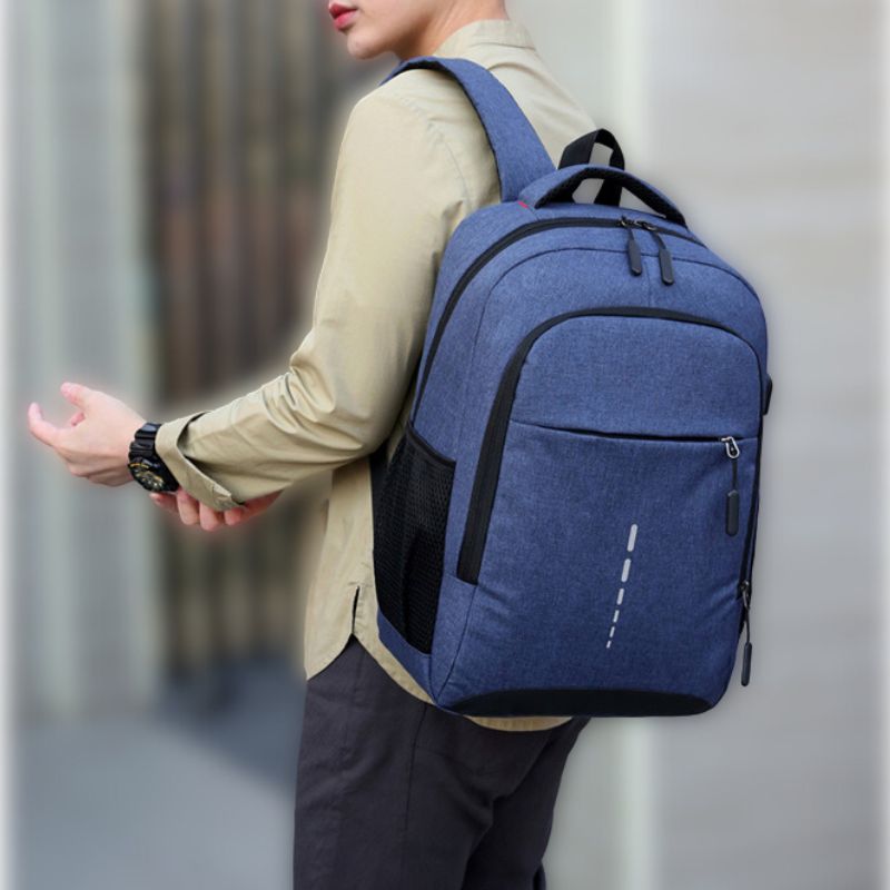 Stilvoller, ultraleichter, wasserdichter Herrenrucksack in Schwarz, Marineblau, Grau oder Grün für Alltag und Abenteuer.