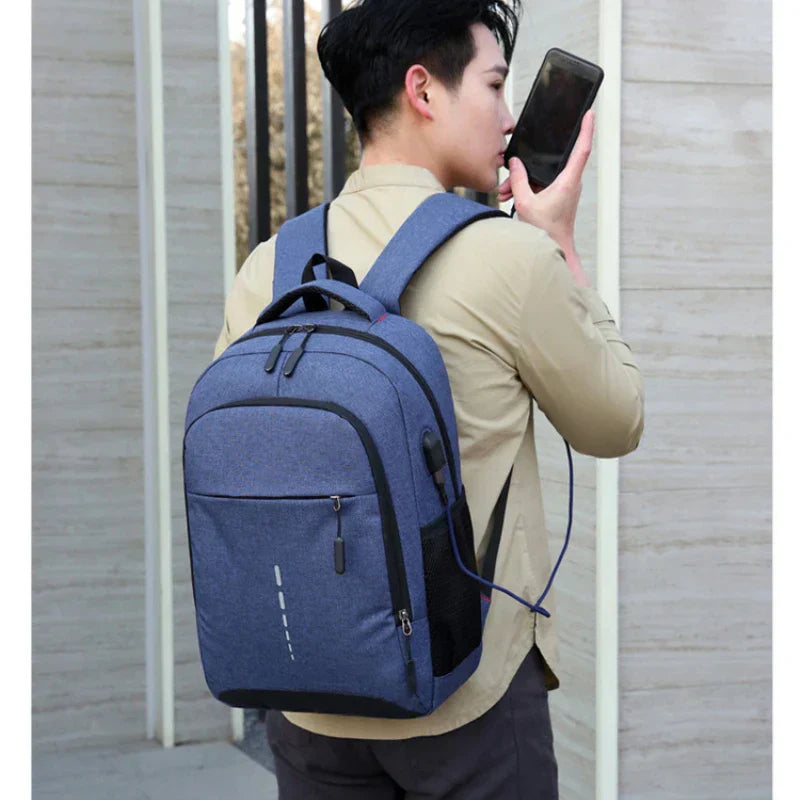 Stilvoller, ultraleichter, wasserdichter Herrenrucksack in Schwarz, Marineblau, Grau oder Grün für Alltag und Abenteuer.