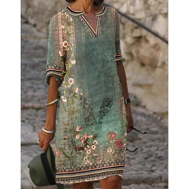 Stilvolles Damen-Sommerkleid in hellem Stoff, elegantes Design, knielang mit V-Ausschnitt für sommerliche Anlässe.