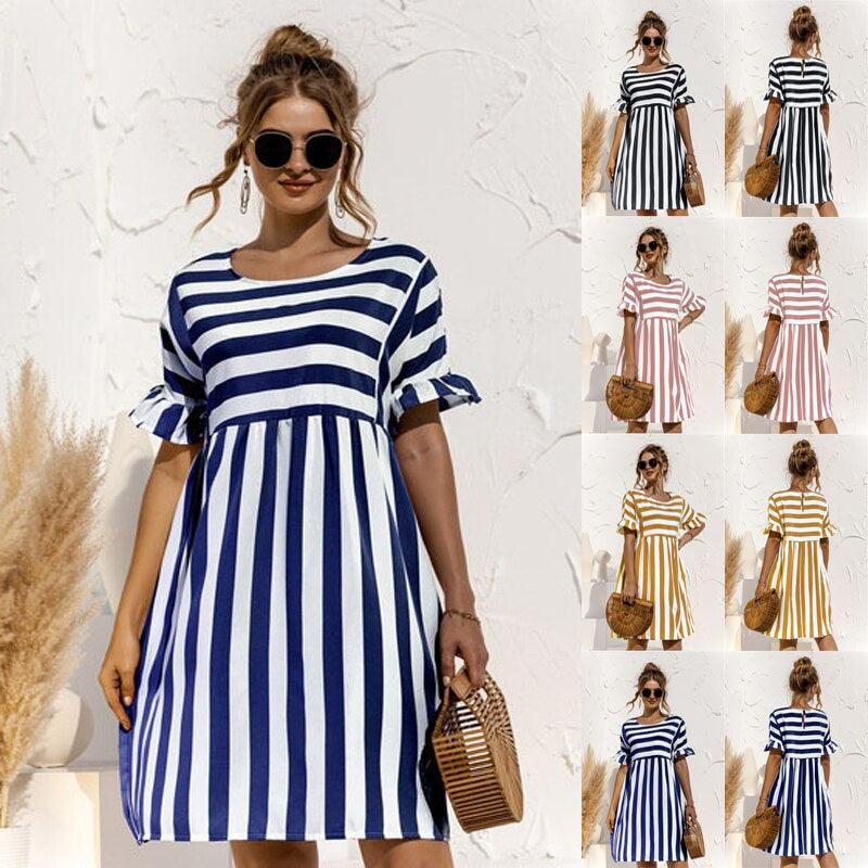 "Stilvolles Damen Sommerkleid mit Rundhalsausschnitt und Streifen, schmeichelhafte Passform, sommerliches Design."