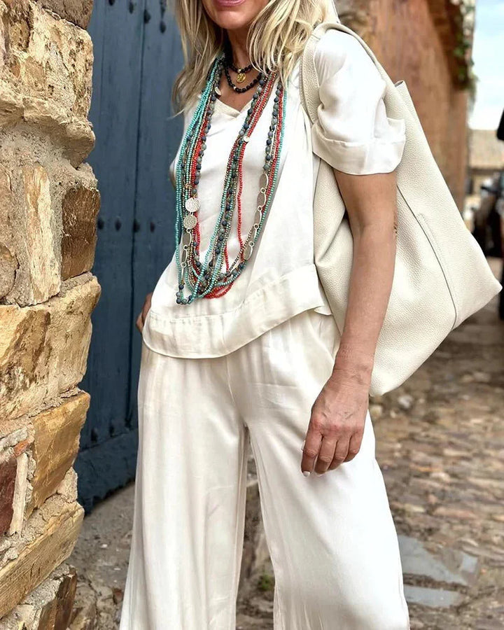 Stilvolles Damen Zweiteiler Set in Beige, lockerer Schnitt, bestehend aus Oberteil und Hose, modisch und bequem.