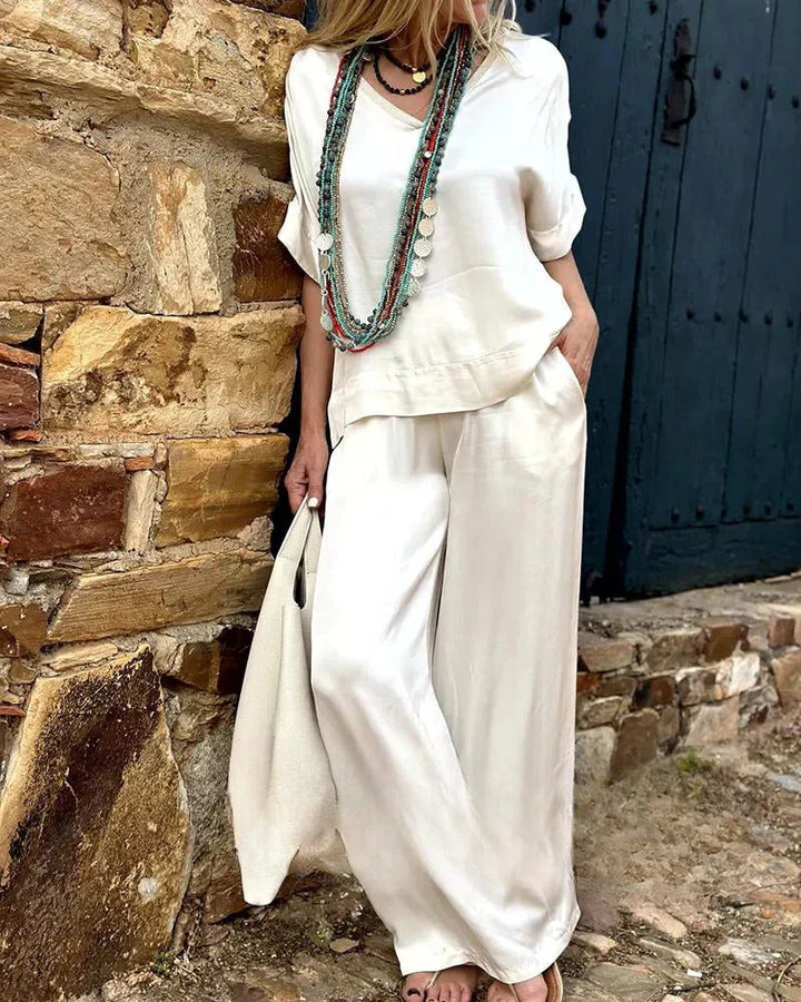 Stilvolles Damen Zweiteiler Set in Beige, lockerer Schnitt, bestehend aus Oberteil und Hose, modisch und bequem.