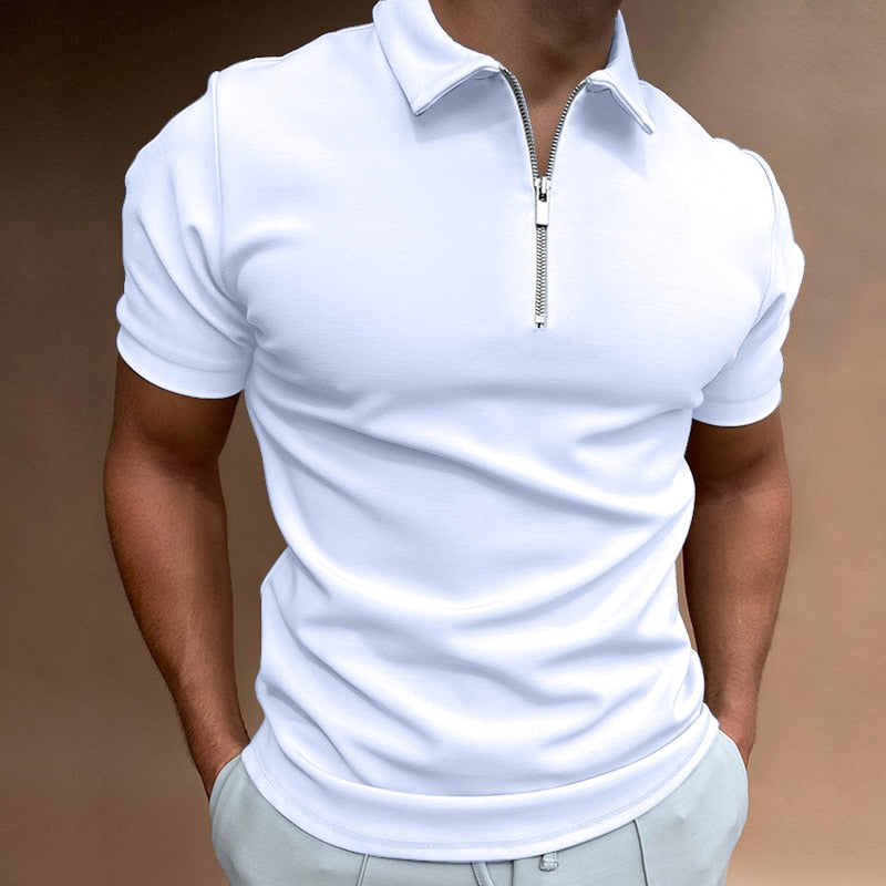 "Stilvolles Herren Poloshirt mit halbem Reißverschluss und taillierter Passform, ideale Oberbekleidung für moderne Herren."