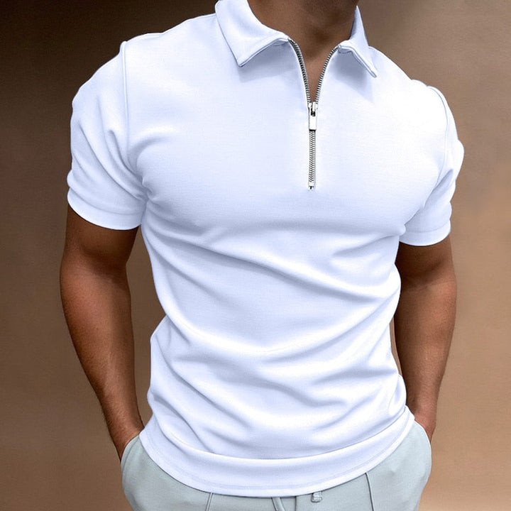 "Stilvolles Herren Poloshirt mit halbem Reißverschluss und taillierter Passform, ideale Oberbekleidung für moderne Herren."