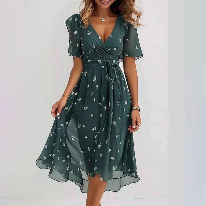 Stilvolles Midi Kleid mit Blumenmuster, elegante Passform, ideal für jeden Anlass, komfortabel und zeitlos.