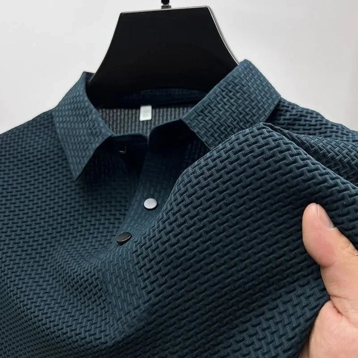 "Strukturiertes Poloshirt Herren, atmungsaktiv, modernes Design, elegant, in Blau, Grau, Khaki, Schwarz, Weiß erhältlich."