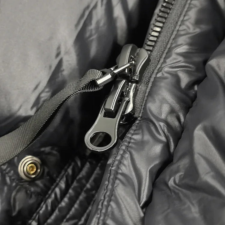 "Stylische Daunen-Winterjacke für Damen, wasserdicht, elegant, schwarze Farbe, hält warm und bietet optimalen Schutz."