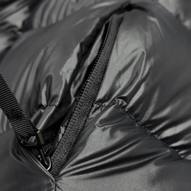 "Stylische Daunen-Winterjacke für Damen, wasserdicht, elegant, schwarze Farbe, hält warm und bietet optimalen Schutz."