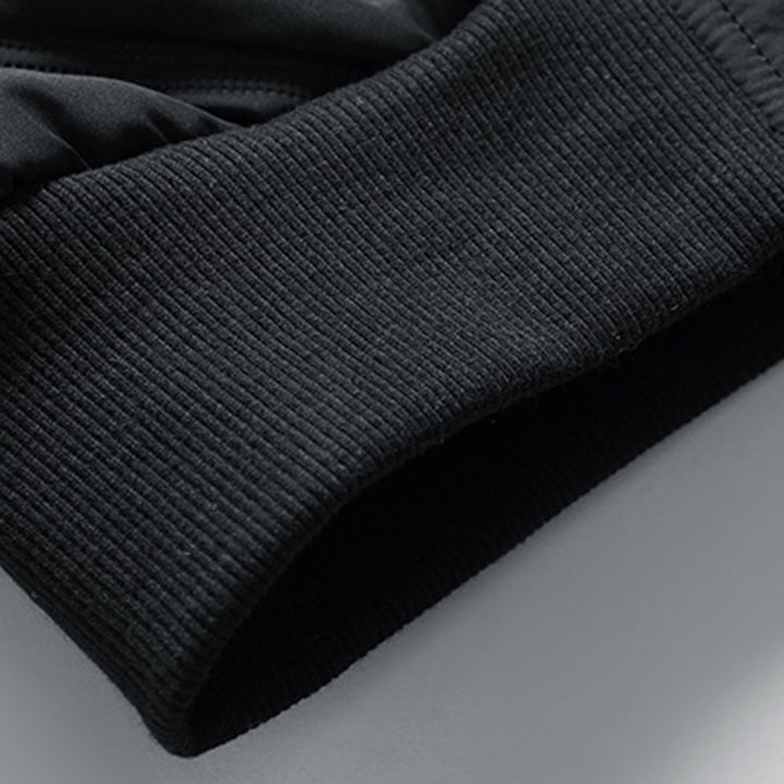 "Stylische Herrenjacke in Schwarz, perfekt für Wintermode, warm und modern geschnitten, erhältlich in Grau und Grün."