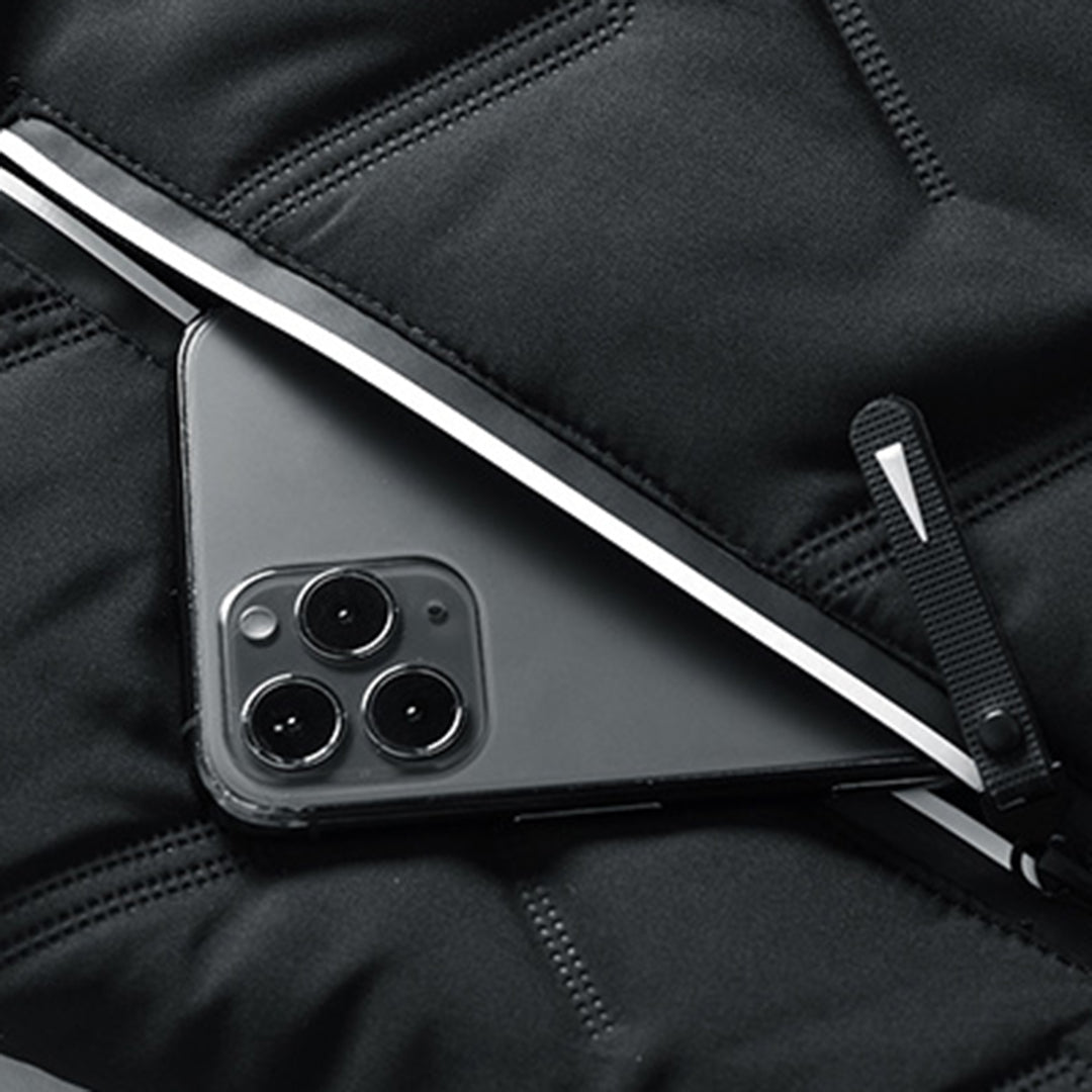 "Stylische Herrenjacke in Schwarz, perfekt für Wintermode, warm und modern geschnitten, erhältlich in Grau und Grün."