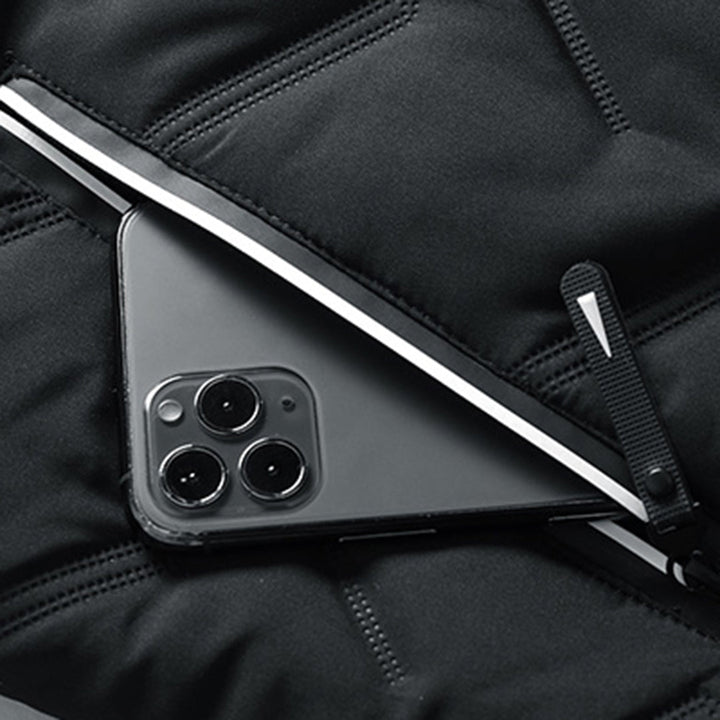 "Stylische Herrenjacke in Schwarz, perfekt für Wintermode, warm und modern geschnitten, erhältlich in Grau und Grün."