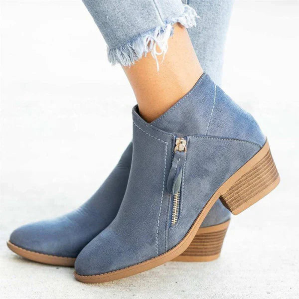"Stylische orthopädische Damenlederstiefel in Braun, bieten optimalen Komfort und Unterstützung, ideal für jeden Anlass."