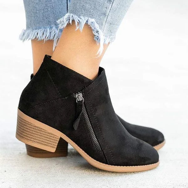 "Stylische orthopädische Damenlederstiefel in Braun, bieten optimalen Komfort und Unterstützung, ideal für jeden Anlass."