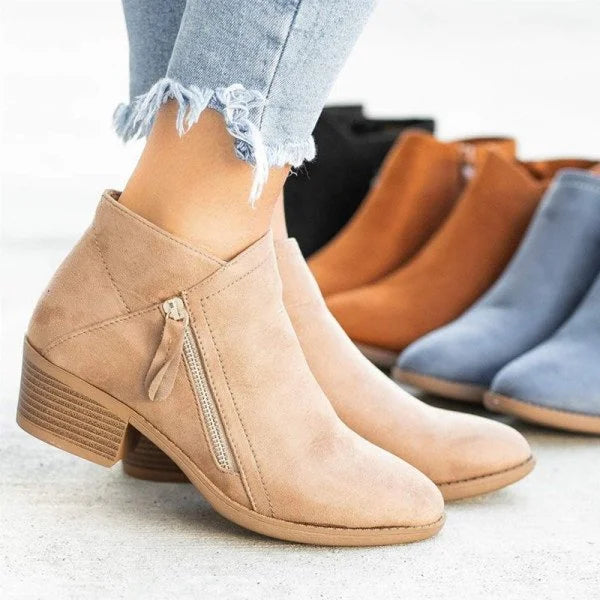 "Stylische orthopädische Damenlederstiefel in Braun, bieten optimalen Komfort und Unterstützung, ideal für jeden Anlass."