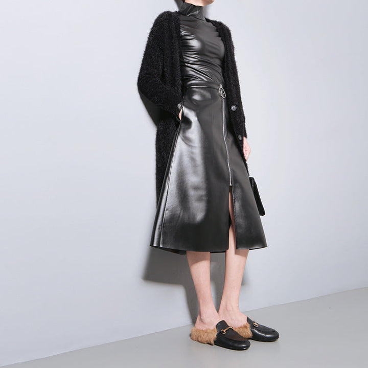 "Stylische schwarze Damenjacke mit hohem Kragen, bequemes Design, ideal für modische Herbst- und Winterlooks."