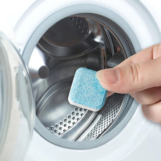 "Tabletten für Waschmaschinenreinigung, weiße Tabletten auf flacher Oberfläche, sorgen für Tiefenreinigung & Geruchsbeseitigu