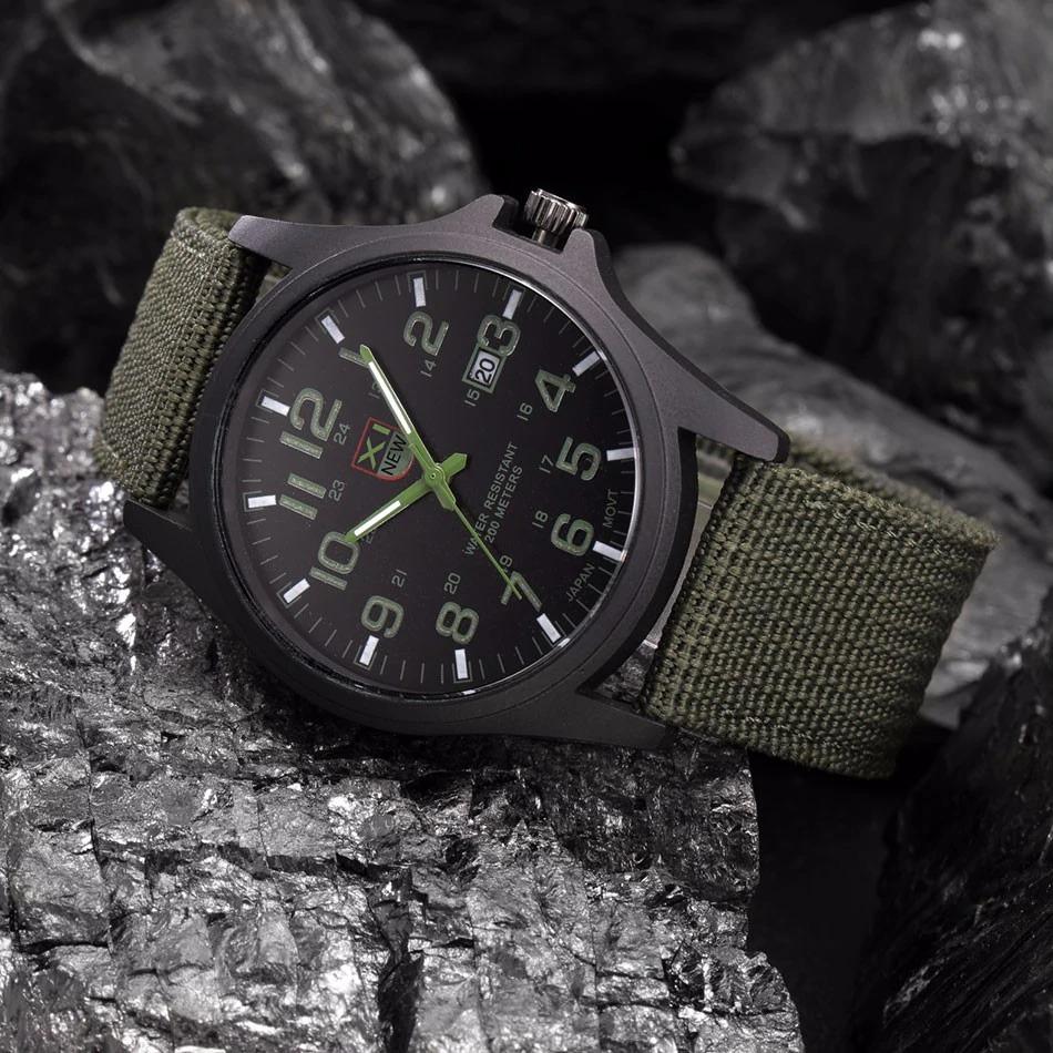 "Taktische Armee Uhr mit robustem Edelstahlgehäuse und grünem Silikonarmband, ideal für Outdoor-Abenteuer."