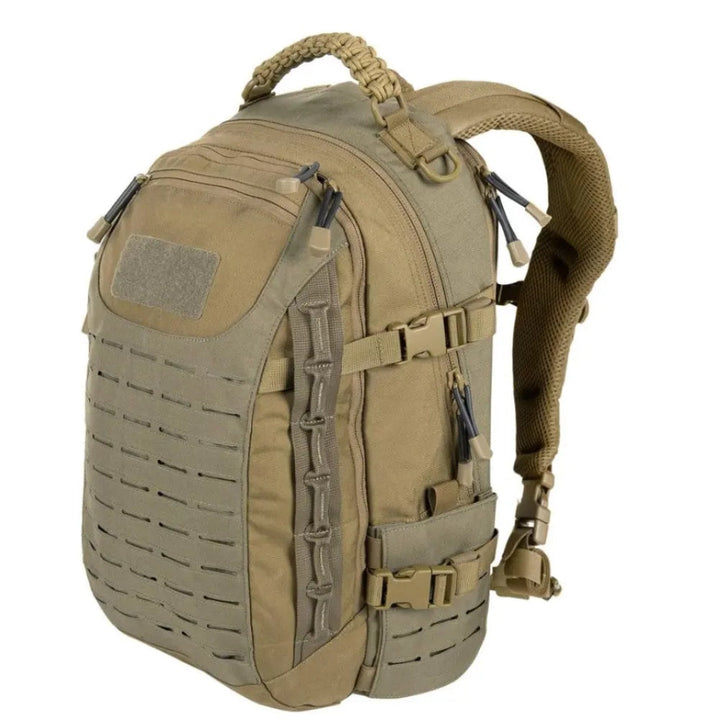 "Taktischer Rucksack Explorer, robustes Design, 30L, Armeegrün, ideal für Outdoor-Abenteuer, mehrere Fächer, ergonomisch."