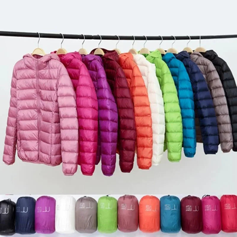 "Taupe Damen Daunenjacke mit Kapuze, ultraleicht, lange Ärmel, ideal für kalte Tage, tragbar, stylisch und isolierend."
