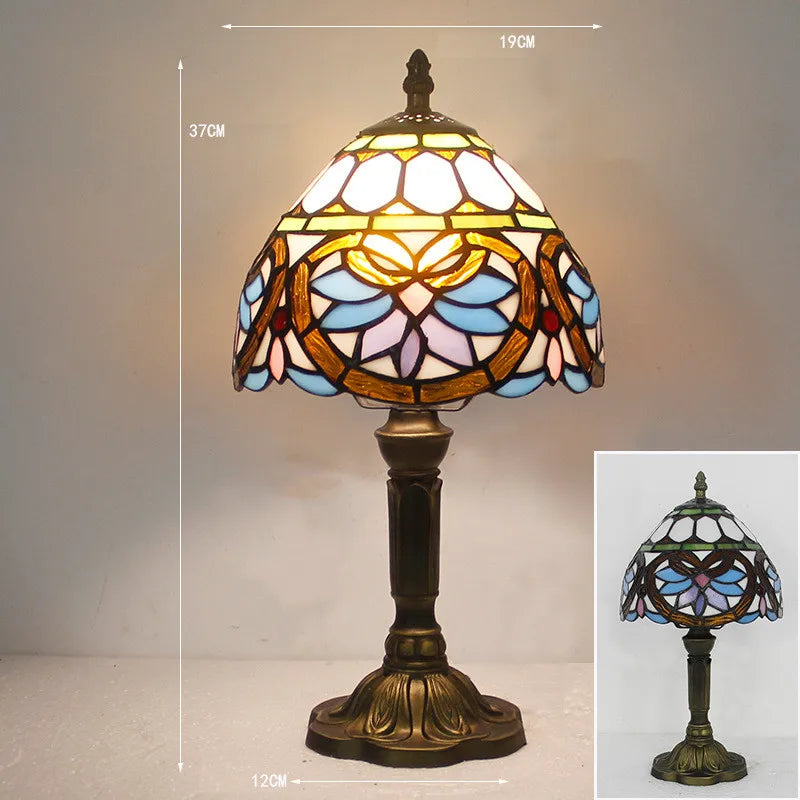 "Tiffany Tischlampe mit buntem Glas, elegantes Design, verstellbarer Schwanenhals, ideal für gemütliche Beleuchtung."