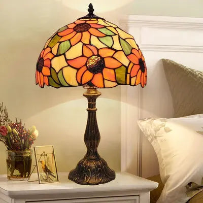 "Tiffany Tischlampe mit buntem Glas, elegantes Design, verstellbarer Schwanenhals, ideal für gemütliche Beleuchtung."