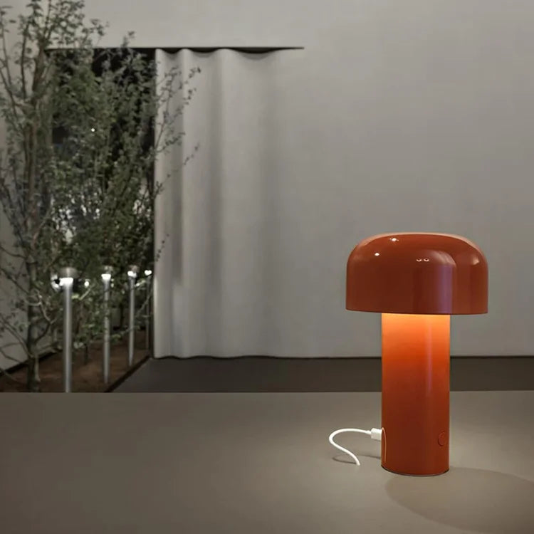 "Tragbare LED Tischlampe in Pilzform mit dreifarbiger Dimmfunktion, moderne Ästhetik, ideal für stilvolle Beleuchtung."