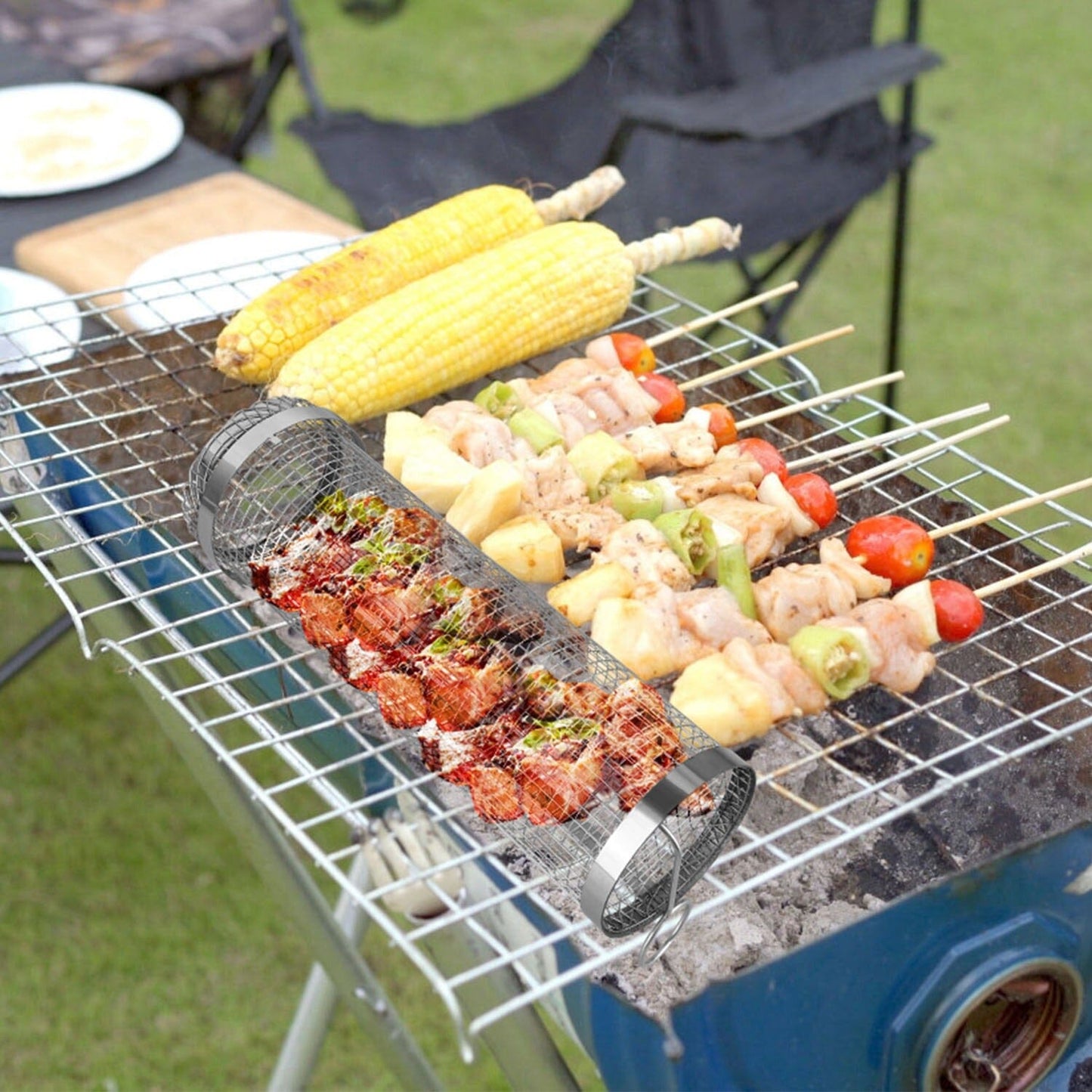 "Tragbarer Edelstahl-Grillkorb mit abgerundeten Kanten, ideal für Gemüse und Grillgut, spülmaschinenfest."