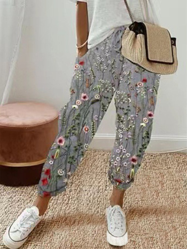 Trendige CozyFlex Damenhose, bequem und locker geschnitten, in verschiedenen Farben, ideal für Alltag und Freizeit.