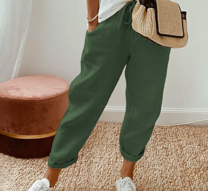 Trendige CozyFlex Damenhose, bequem und locker geschnitten, in verschiedenen Farben, ideal für Alltag und Freizeit.