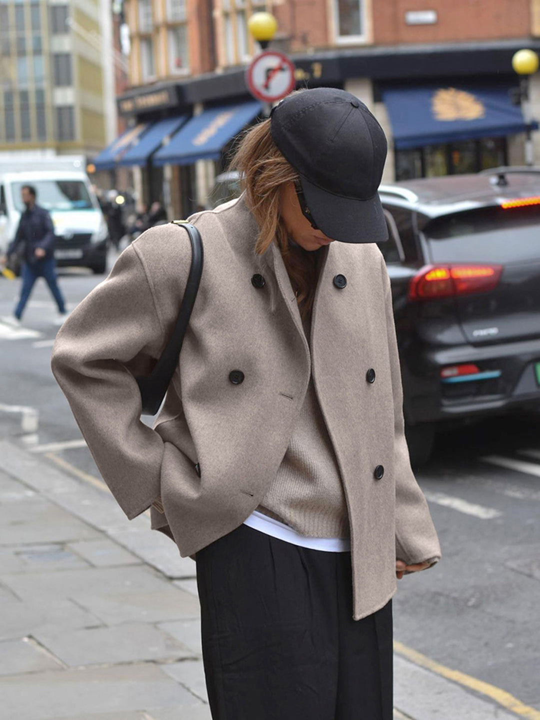 "Trendige Damen Jacke mit Knopfverschluss, graues Design, elegante gerade Linienführung, vielseitig kombinierbar, Größe L."