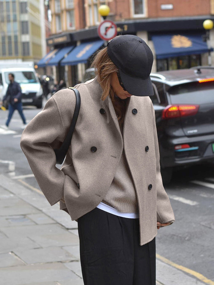 "Trendige Damen Jacke mit Knopfverschluss, graues Design, elegante gerade Linienführung, vielseitig kombinierbar, Größe L."