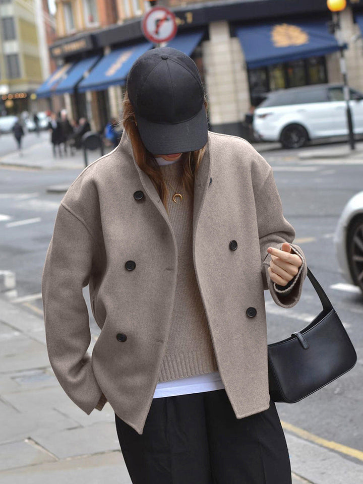"Trendige Damen Jacke mit Knopfverschluss, graues Design, elegante gerade Linienführung, vielseitig kombinierbar, Größe L."