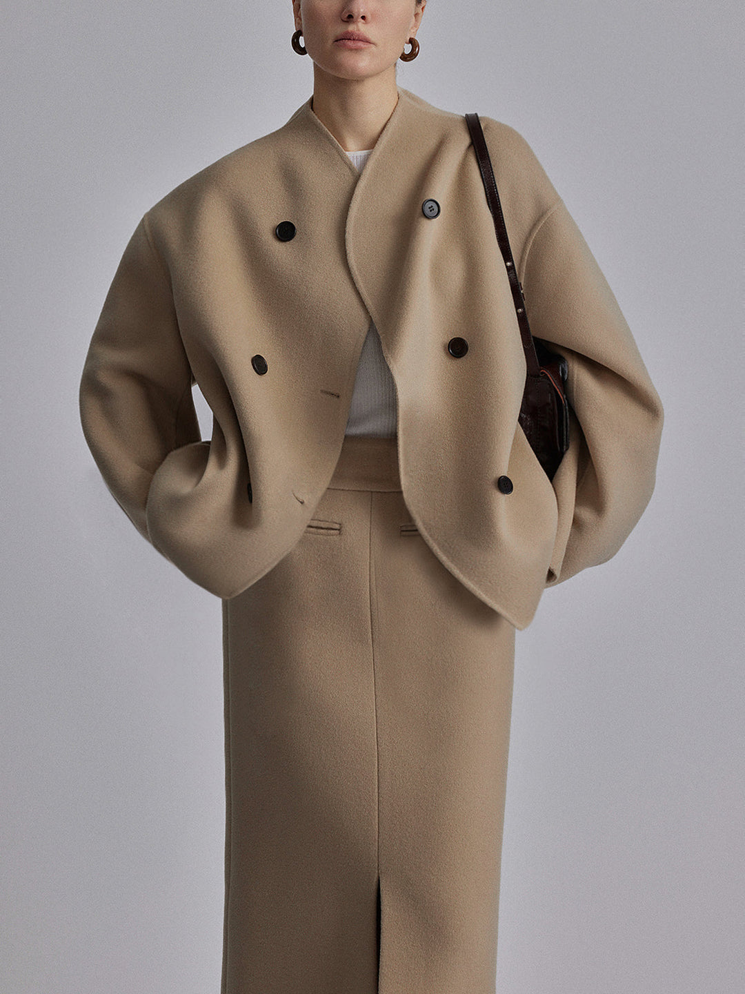 "Trendige Damen Jacke mit Knopfverschluss, graues Design, elegante gerade Linienführung, vielseitig kombinierbar, Größe L."
