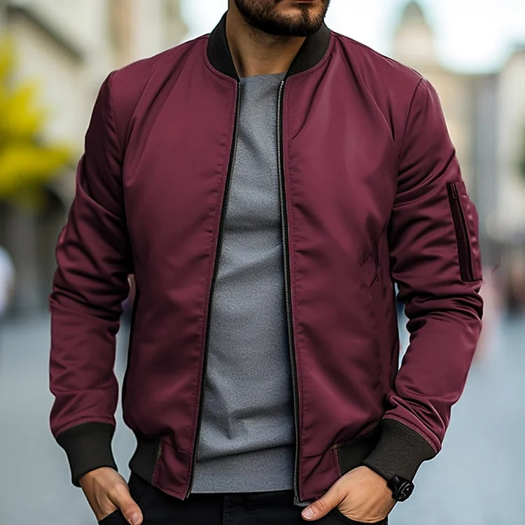 Trendige Herren Bomberjacke, klassischer Pilotenstil, blau, mit perfekter Passform und modernen Akzenten, für Stilbewusste.