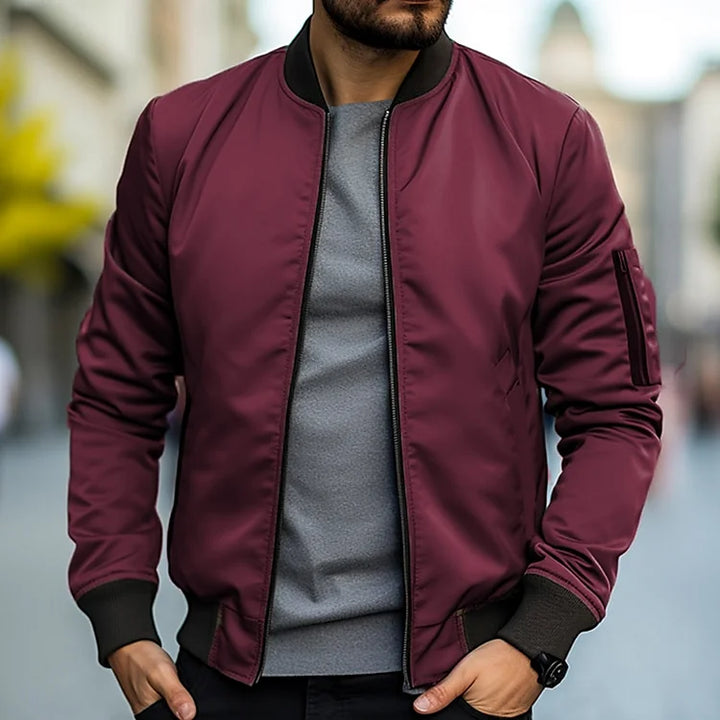 Trendige Herren Bomberjacke, klassischer Pilotenstil, blau, mit perfekter Passform und modernen Akzenten, für Stilbewusste.